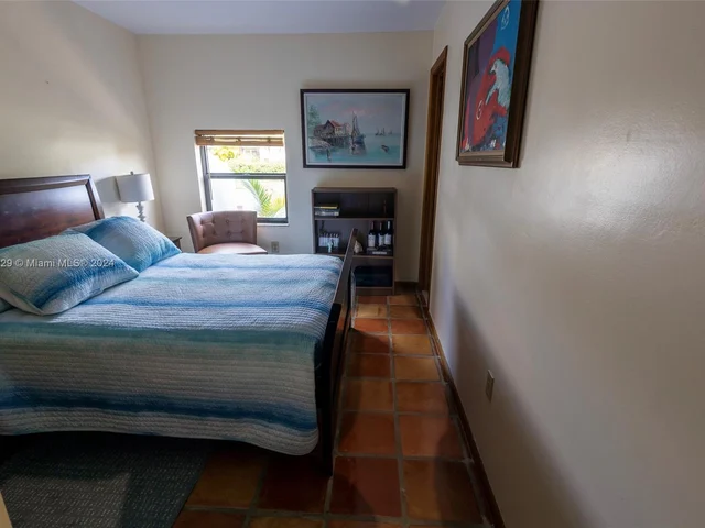 16818 Royal Poinciana Dr, Weston FL 33326