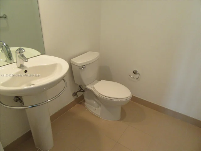 300 S Biscayne Blvd # 2805, Miami FL 33131