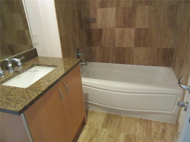 300 S Biscayne Blvd # 2805, Miami FL 33131