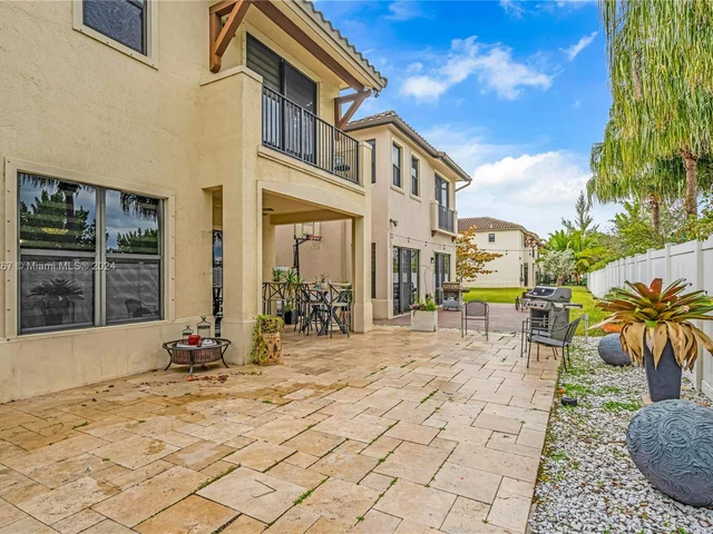 9715 W 32nd Ln, Hialeah FL 33018