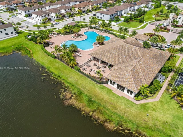 9715 W 32nd Ln, Hialeah FL 33018