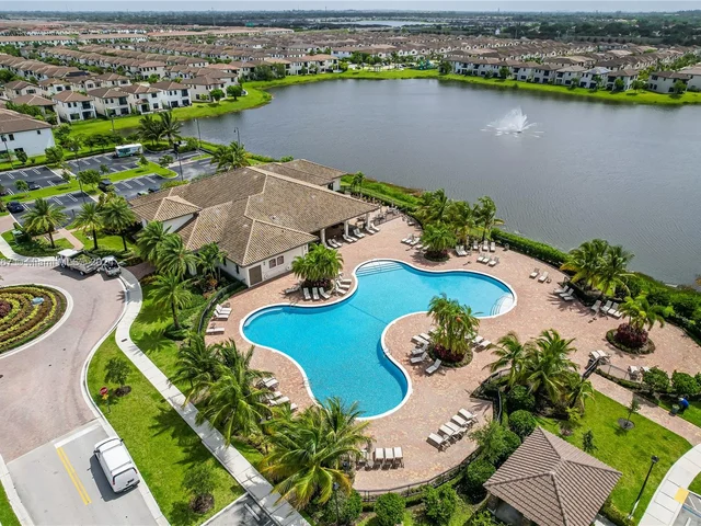 9715 W 32nd Ln, Hialeah FL 33018