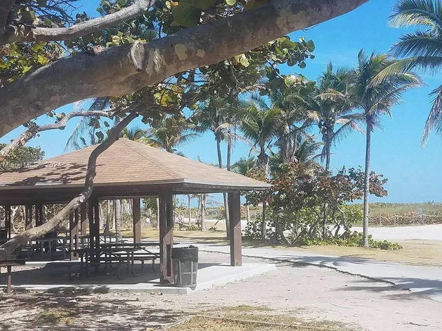 8040 Tatum Waterway Dr # 7, Miami Beach FL 33141