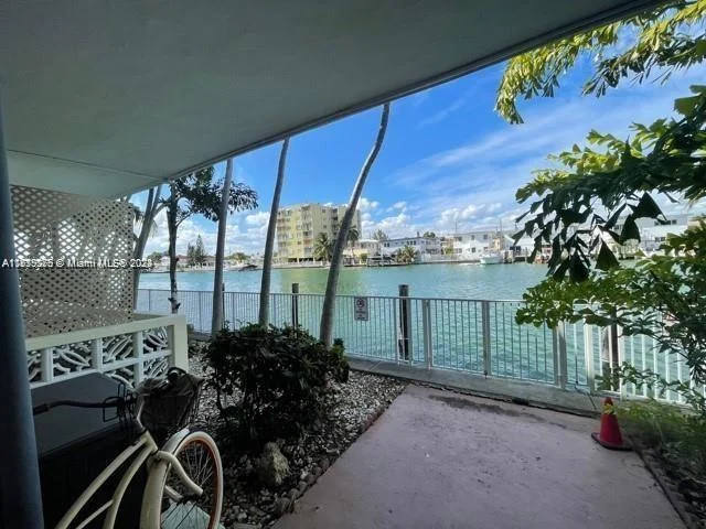 8040 Tatum Waterway Dr # 7, Miami Beach FL 33141