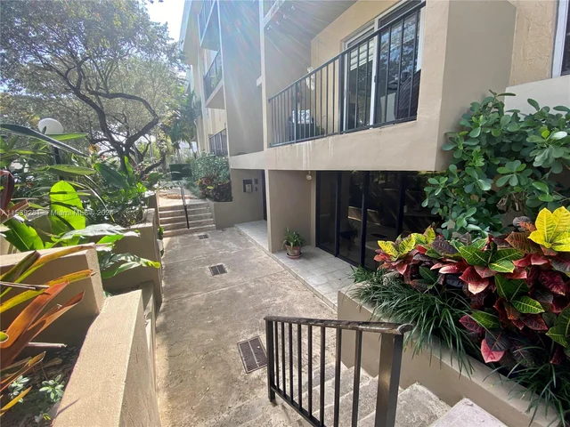 110 Salamanca Ave # 303, Coral Gables FL 33134