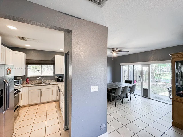 3449 NE 4th St, Homestead FL 33033