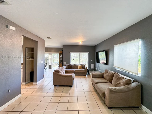 3449 NE 4th St, Homestead FL 33033