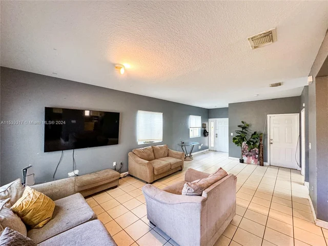 3449 NE 4th St, Homestead FL 33033