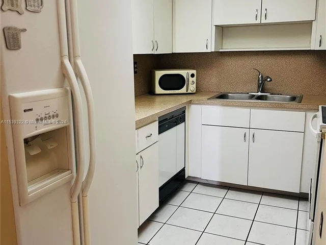 17878 N Bay Rd # 206, Sunny Isles Beach FL 33160