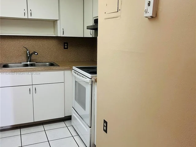 17878 N Bay Rd # 206, Sunny Isles Beach FL 33160