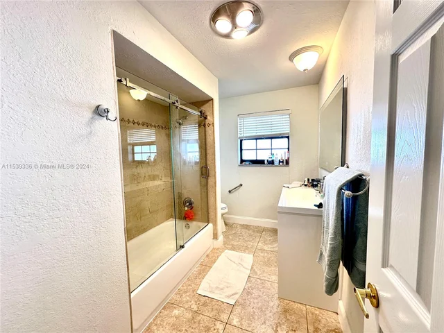 3908 Jefferson St, Hollywood FL 33021