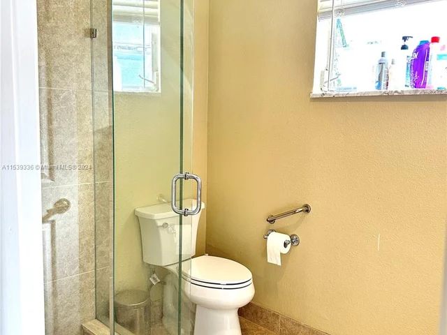 3908 Jefferson St, Hollywood FL 33021