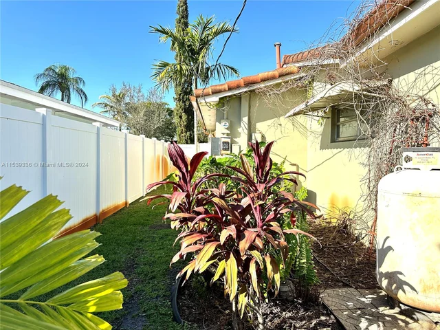 3908 Jefferson St, Hollywood FL 33021