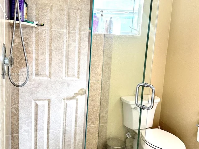 3908 Jefferson St, Hollywood FL 33021