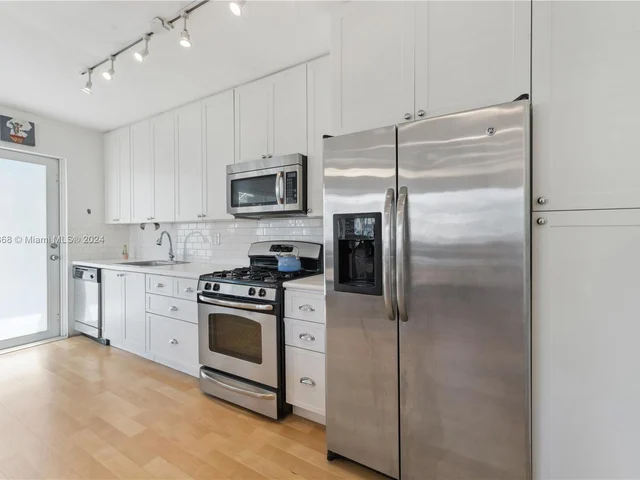 7440 Byron Ave # 1B, Miami Beach FL 33141