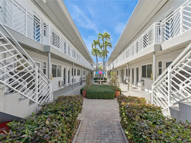 7440 Byron Ave # 1B, Miami Beach FL 33141