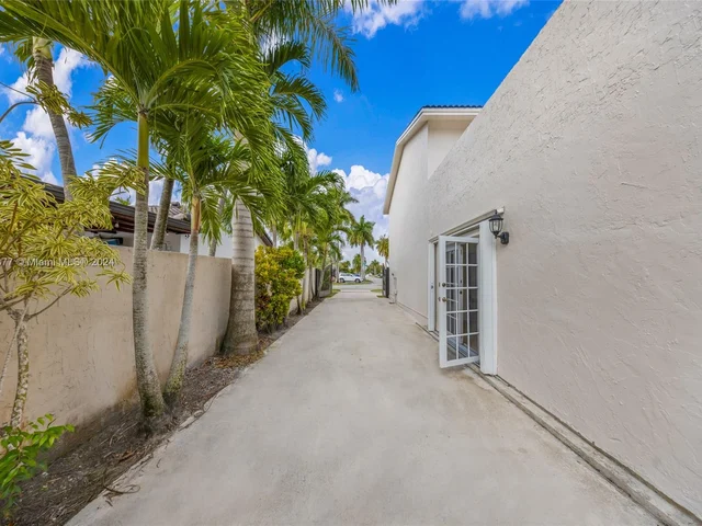 15235 SW 99th Ct, Miami FL 33157