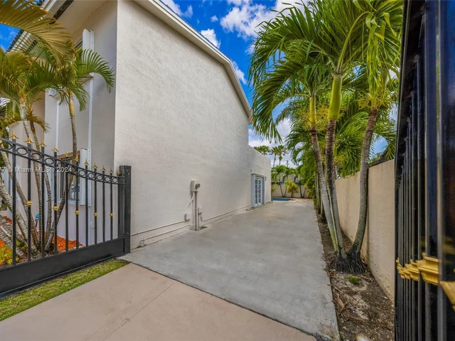 15235 SW 99th Ct, Miami FL 33157