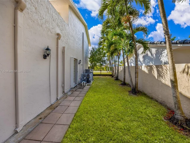 15235 SW 99th Ct, Miami FL 33157