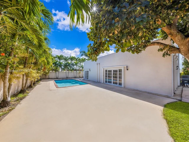 15235 SW 99th Ct, Miami FL 33157