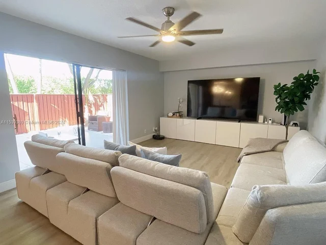 2921 N Waterford Dr N # 1, Deerfield Beach FL 33442