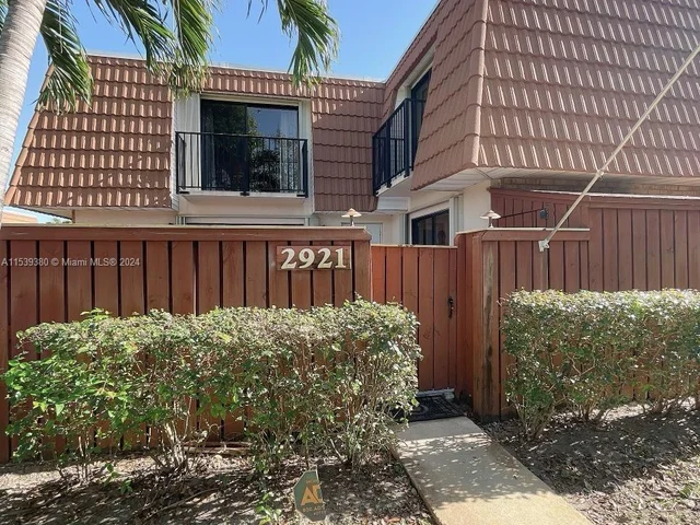 2921 N Waterford Dr N # 1, Deerfield Beach FL 33442