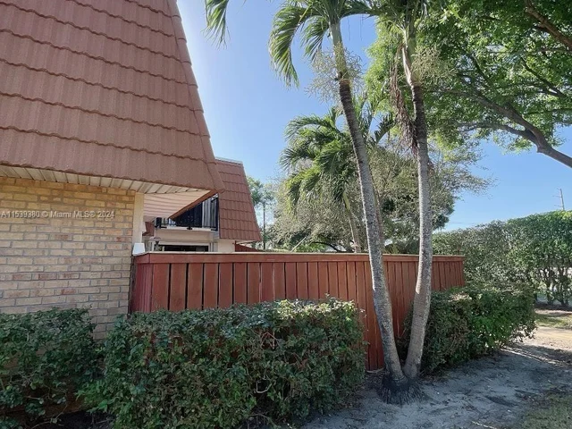 2921 N Waterford Dr N # 1, Deerfield Beach FL 33442