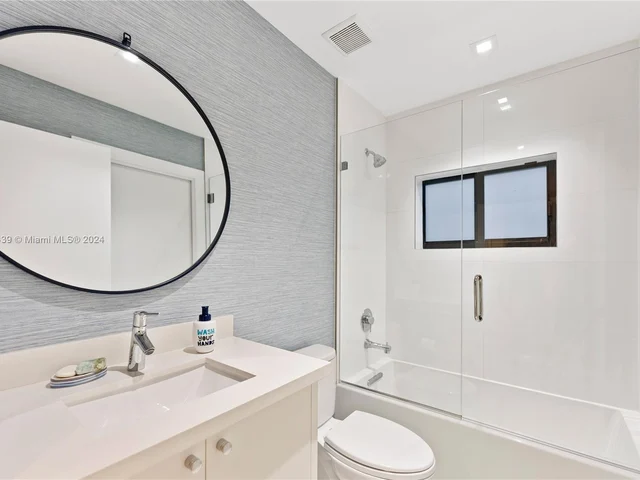 7701 SW 50th Ct, Miami FL 33143