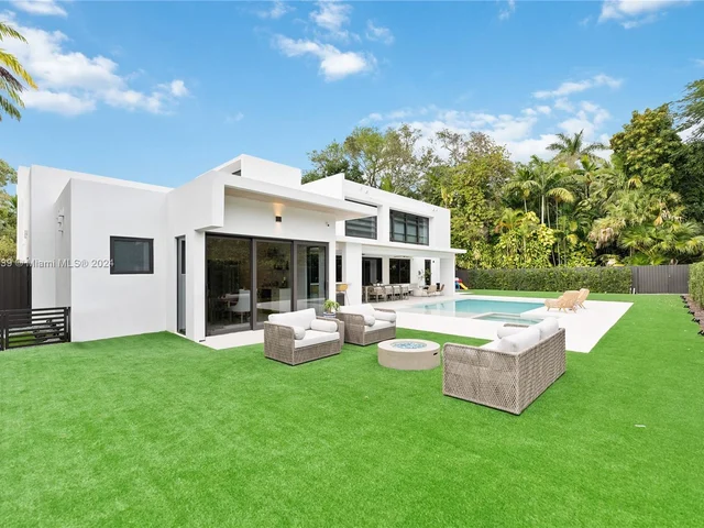 7701 SW 50th Ct, Miami FL 33143