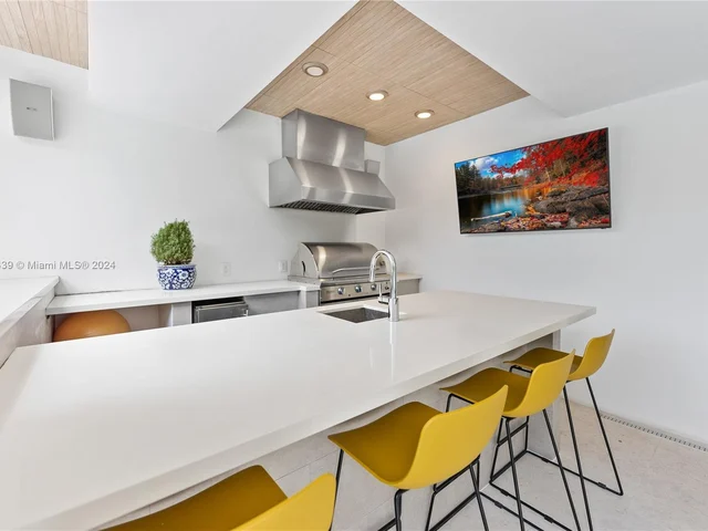 7701 SW 50th Ct, Miami FL 33143