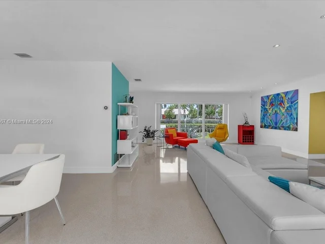 952 Hollywood Blvd, Hollywood FL 33019