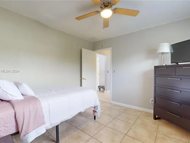 9740 SW 120th St, Miami FL 33176