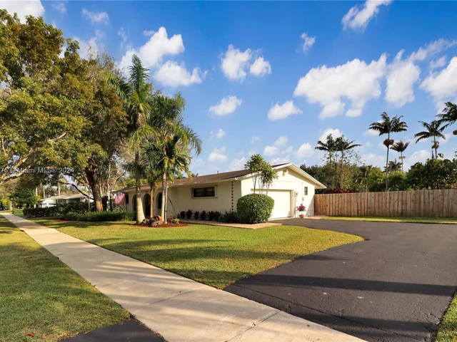 9740 SW 120th St, Miami FL 33176