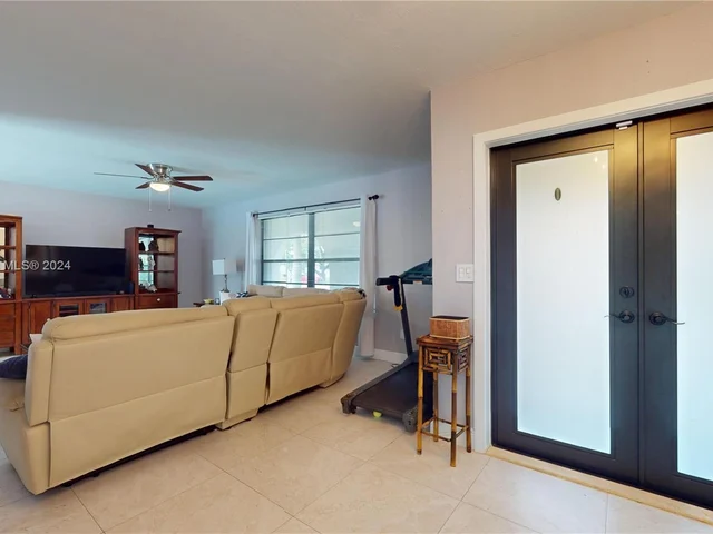 9740 SW 120th St, Miami FL 33176