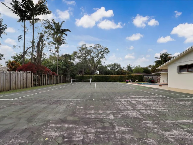 9740 SW 120th St, Miami FL 33176