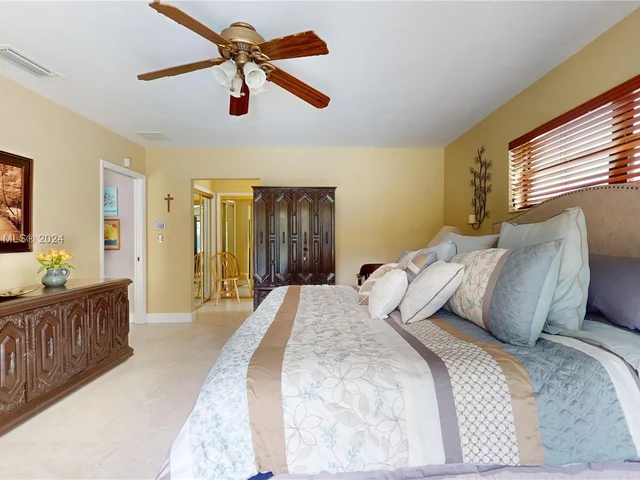 9740 SW 120th St, Miami FL 33176