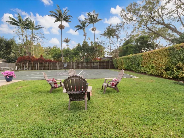 9740 SW 120th St, Miami FL 33176