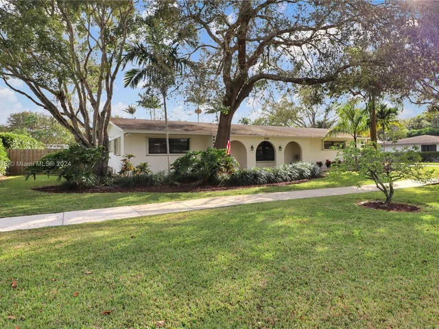 9740 SW 120th St, Miami FL 33176