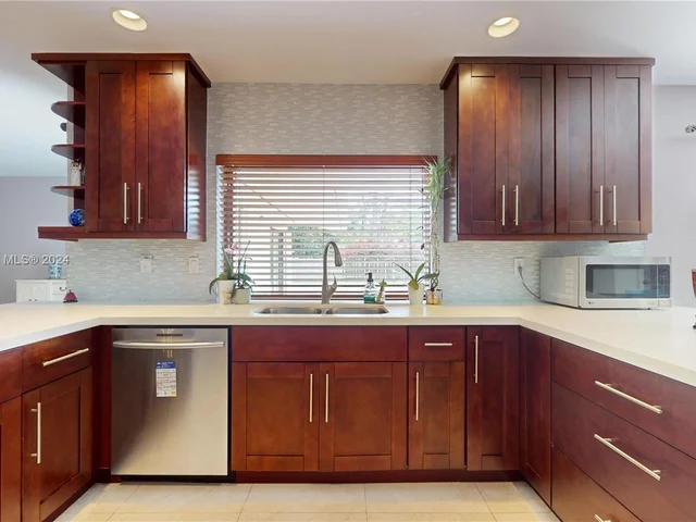 9740 SW 120th St, Miami FL 33176