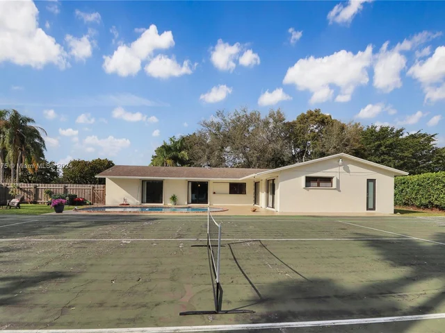 9740 SW 120th St, Miami FL 33176