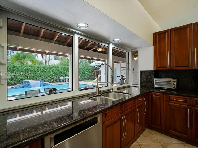 7438 SW 168th Ter, Palmetto Bay FL 33157