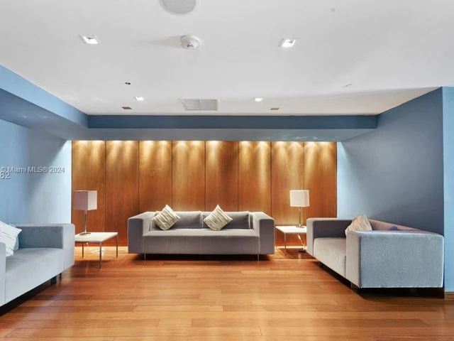 325 S Biscayne Blvd # 1214, Miami FL 33131