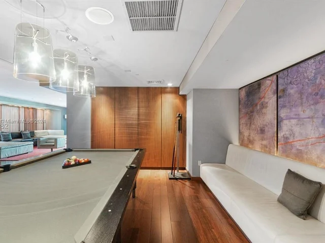 325 S Biscayne Blvd # 1214, Miami FL 33131