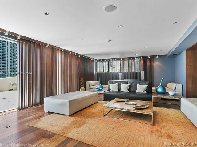 325 S Biscayne Blvd # 1214, Miami FL 33131