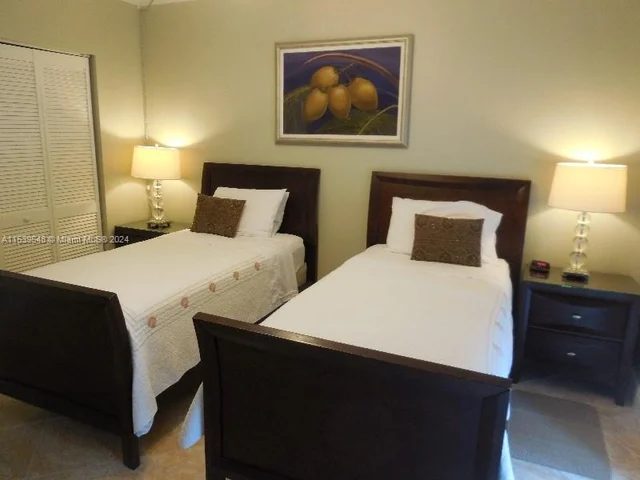 325 S Biscayne Blvd # 1214, Miami FL 33131