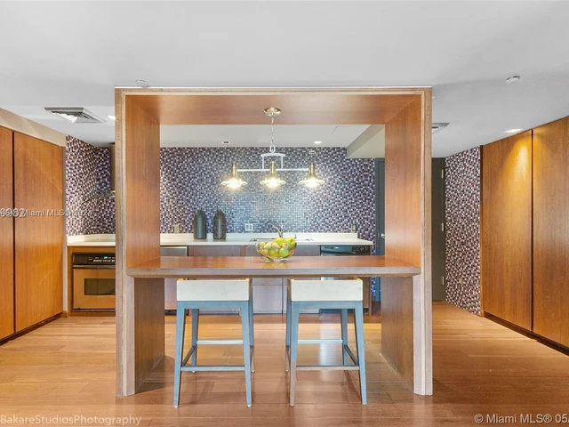 325 S Biscayne Blvd # 1214, Miami FL 33131