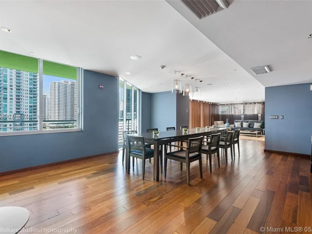 325 S Biscayne Blvd # 1214, Miami FL 33131