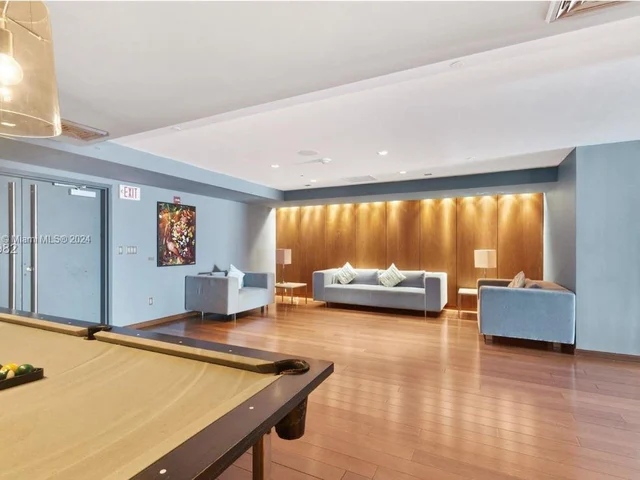 325 S Biscayne Blvd # 1214, Miami FL 33131