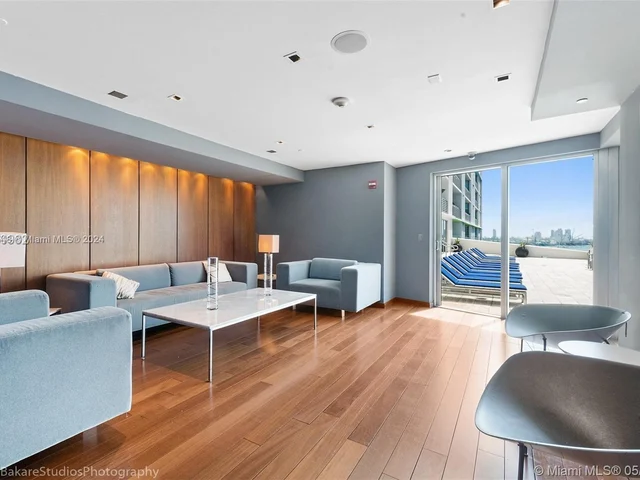 325 S Biscayne Blvd # 1214, Miami FL 33131