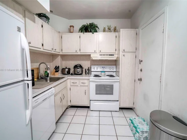 3501 Jackson St # 407, Hollywood FL 33021